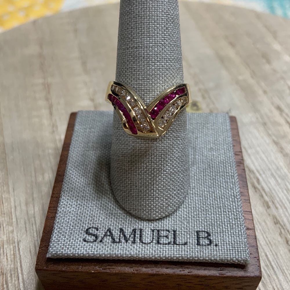 14kt Yellow Gold Diamond and Ruby Ring